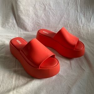 Melissa Becky platform sandal bright pink